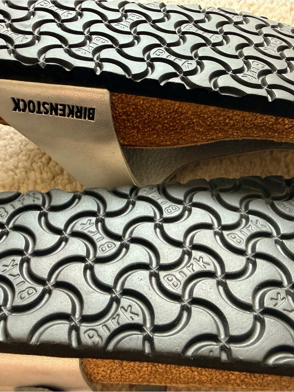 Birkenstock Gizeh Sandals in Metallic Silver - Picture 2 of 2